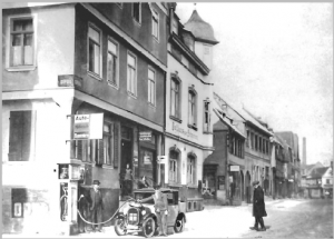 Haus um 1925 mit Autowerkstatt
